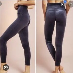 Spanx women’s velvet leggings in navy blue size small